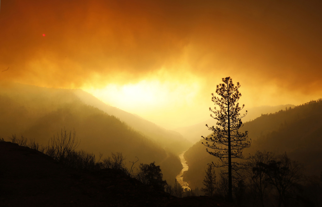 Smoke fills the sky as the Camp Fire continues to burn along the North Fork of the Feather River on Sunday, Nov. 11, 2018. It has already burned more than 200,000 square miles. (Carolyn Cole/Los Angeles Times/TNS)