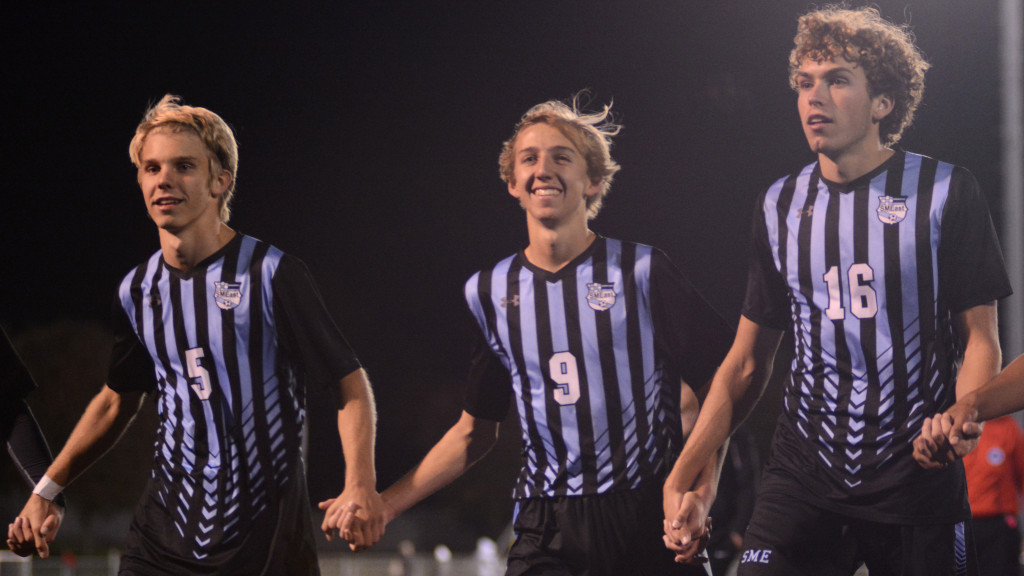 Gallery: Boys Varsity Soccer Defeats SMNW 1-0