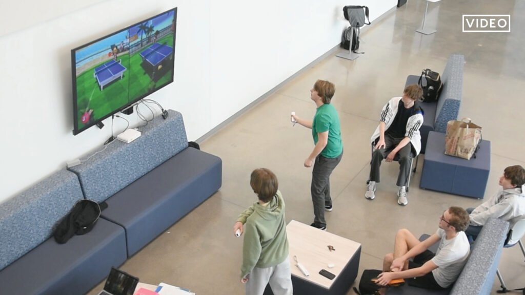 Video: Wii Love Sports - Students organize a Wii-Sports tournament