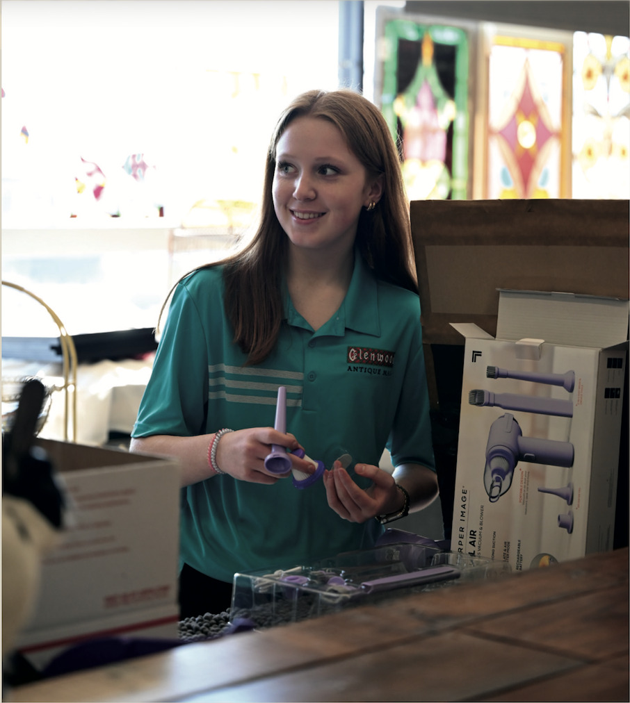 Treasuring Antiques: Freshman Daisy Rowland works at Glenwood Antique Mall on Sundays, owned by her mom